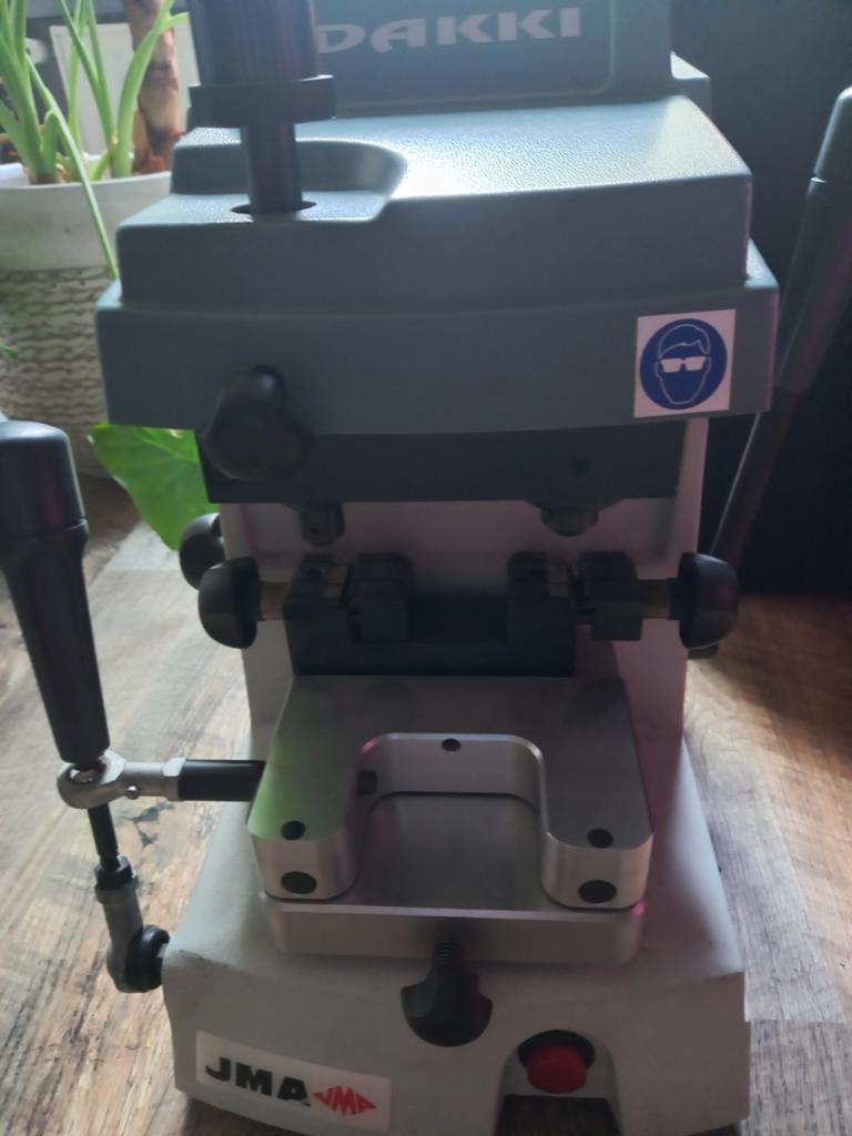 JMA Dakki sleutelmachine, Ophalen, Elektrisch