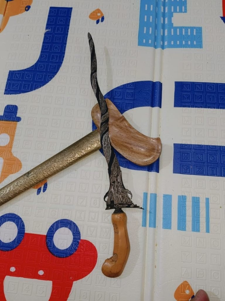 Antiek Kris Pandawa Karna Tinanding 5 Luk Buntel Mayit SVB50, Indonesië, Meerkleurig, Wapen, Gesneden