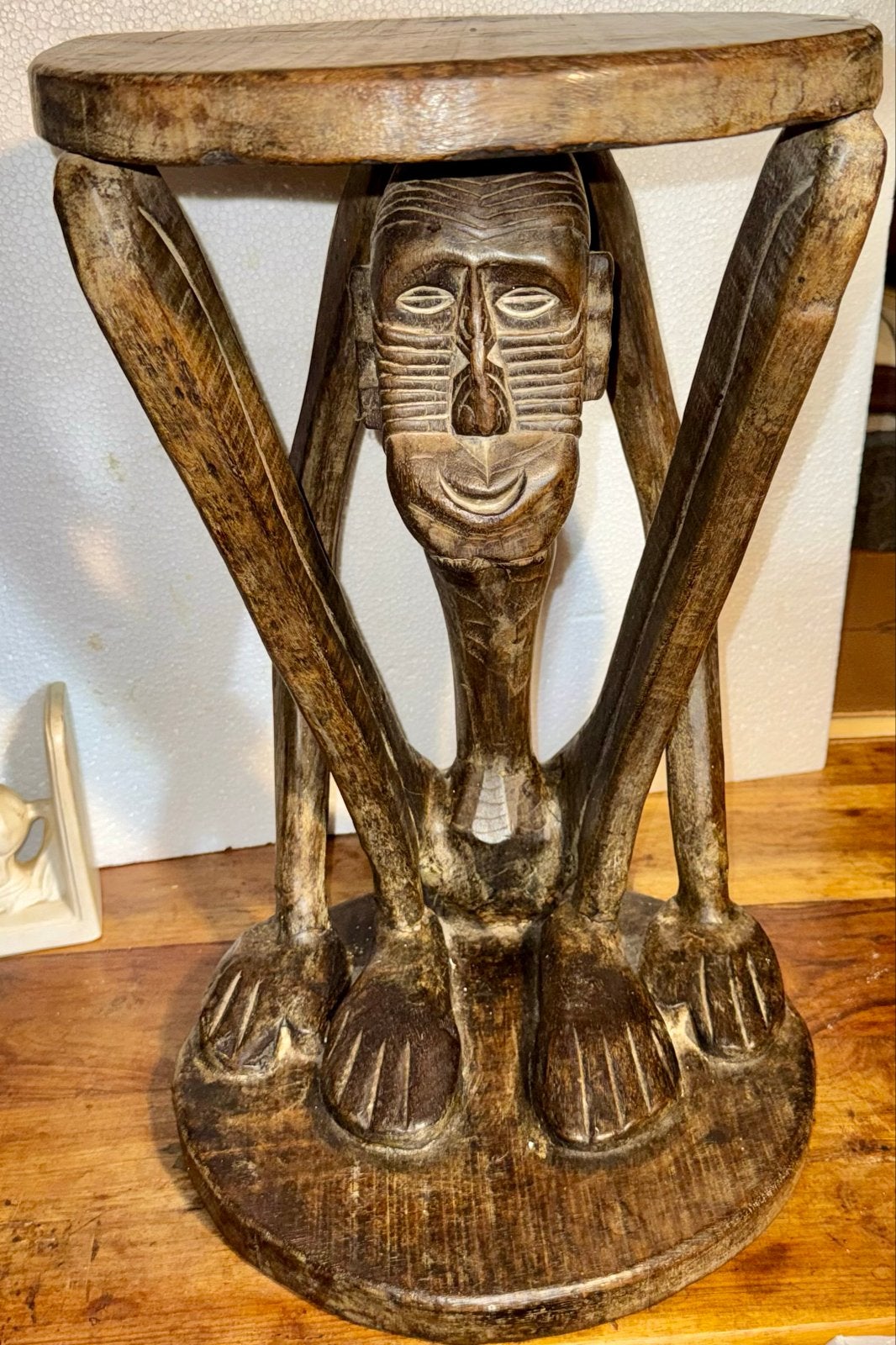 Unieke handgesneden Afrikaanse kruk/bijzettafel, Ophalen of Verzenden