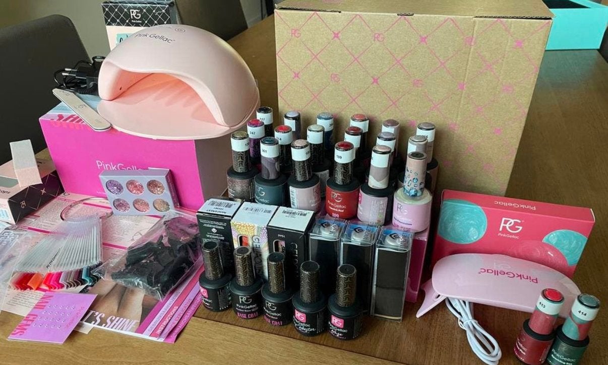 Heel complete PinkGellac set: xl en reislamp, 25+ lak en acc, Overige kleuren, Ophalen of Verzenden, Zo goed als nieuw, Handen en Nagels