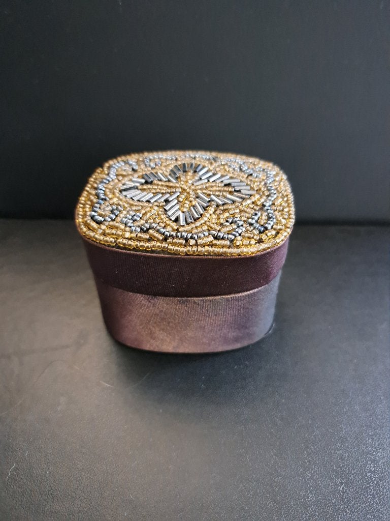 Decoratieve sieradendoos met kralen en borduursel, Ophalen of Verzenden