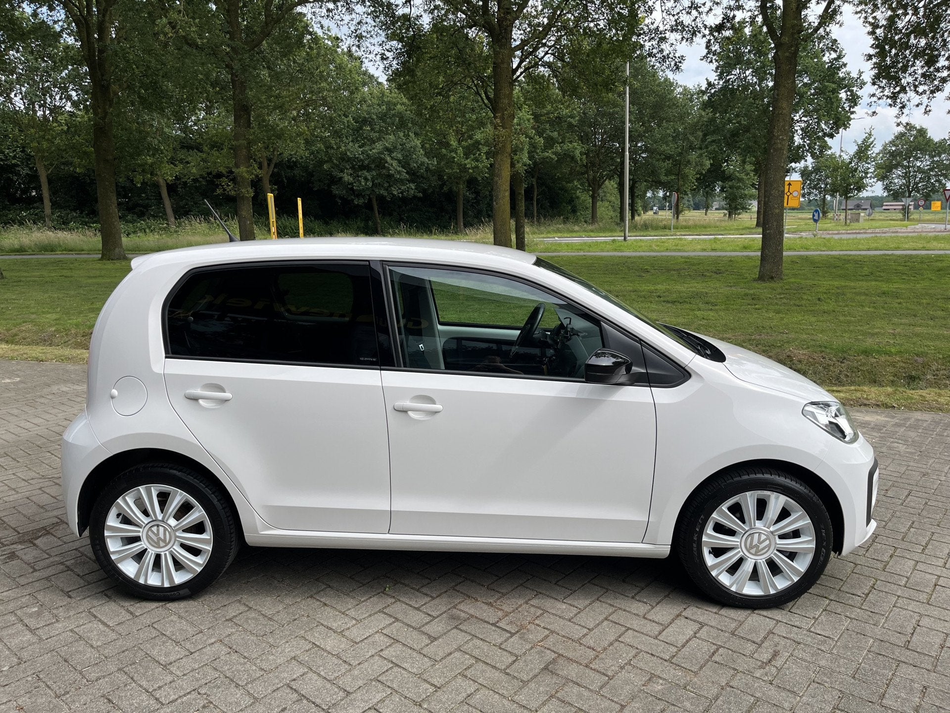 Volkswagen up! 1.0 BMT move up! iQ Drive | AIRCO | BLUETOOTH, Auto's, Volkswagen, Voorwielaandrijving, Stof, Gebruikt, Automatische klimaatregeling