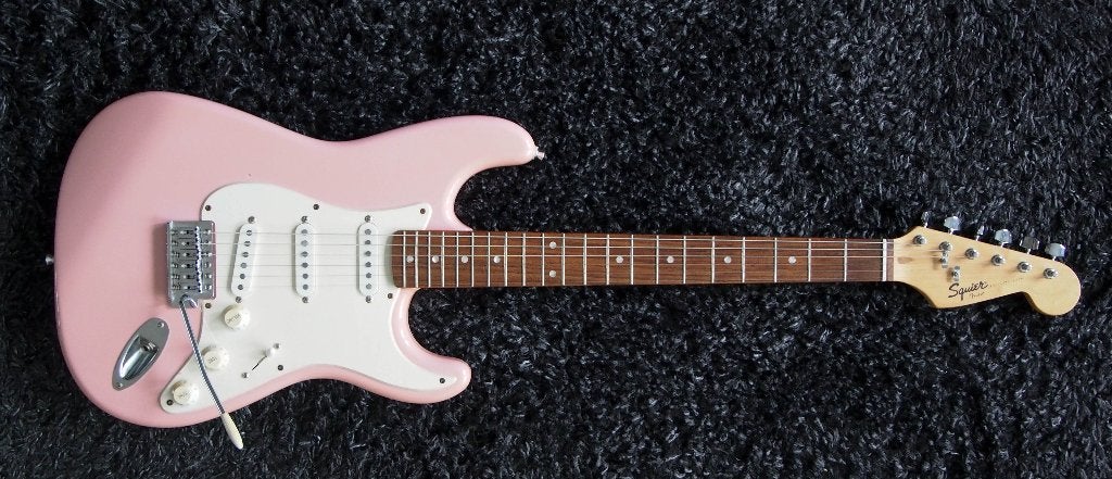 Squier Stratocaster Bullet Pink 2008 in nieuwstaat, Ophalen of Verzenden, Zo goed als nieuw, Solid body, Fender
