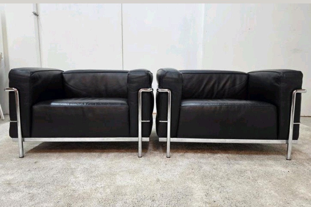 2x Cassina LC3 design fauteuil Le Corbusier, Huis en Inrichting, Fauteuils, Ophalen of Verzenden