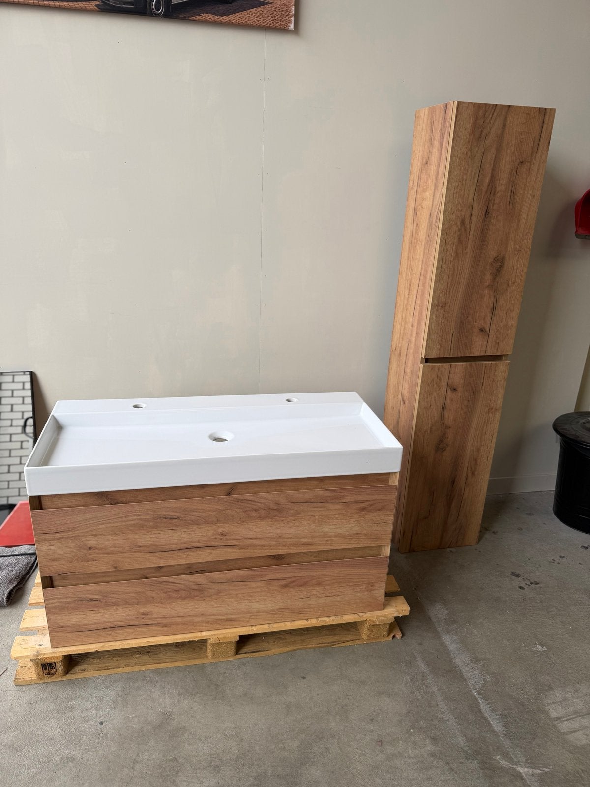 Badmeubel set 100 cm met hoge kast en spiegel NIEUW IN DOOS, Huis en Inrichting, Badkamer | Badkamermeubels, Ophalen, 100 tot 150 cm