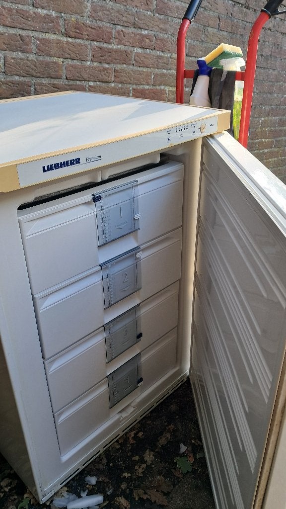 Liebherr vriezer €15,-, Witgoed en Apparatuur, Vriezers en Diepvrieskisten, Gebruikt, Minder dan 60 cm, 160 cm of meer, Vrijstaand