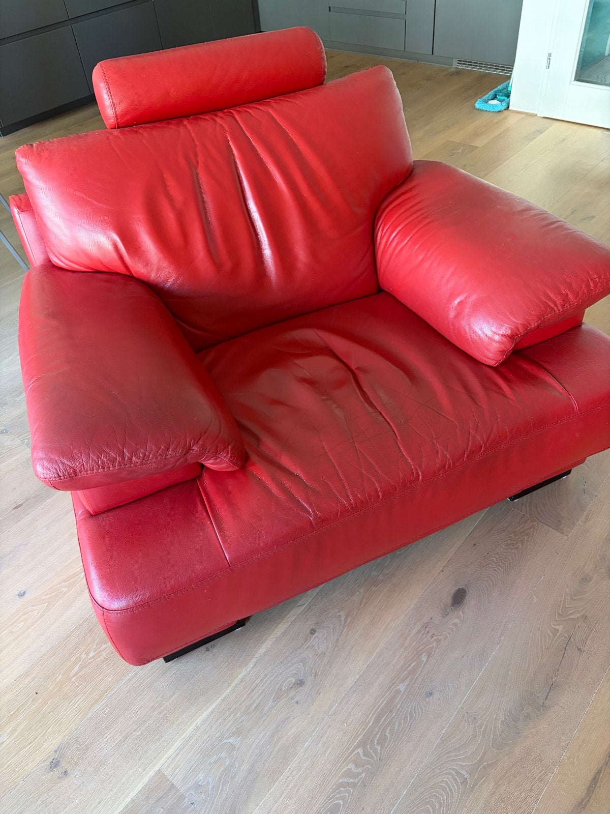 Comfortabele rode leren fauteuil, Ophalen, Gebruikt, Leer, 75 tot 100 cm