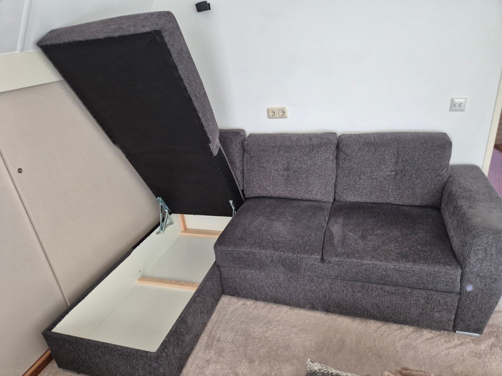 Foto 5 van Grijze hoekbank met opbergruimte en slaapfunctie