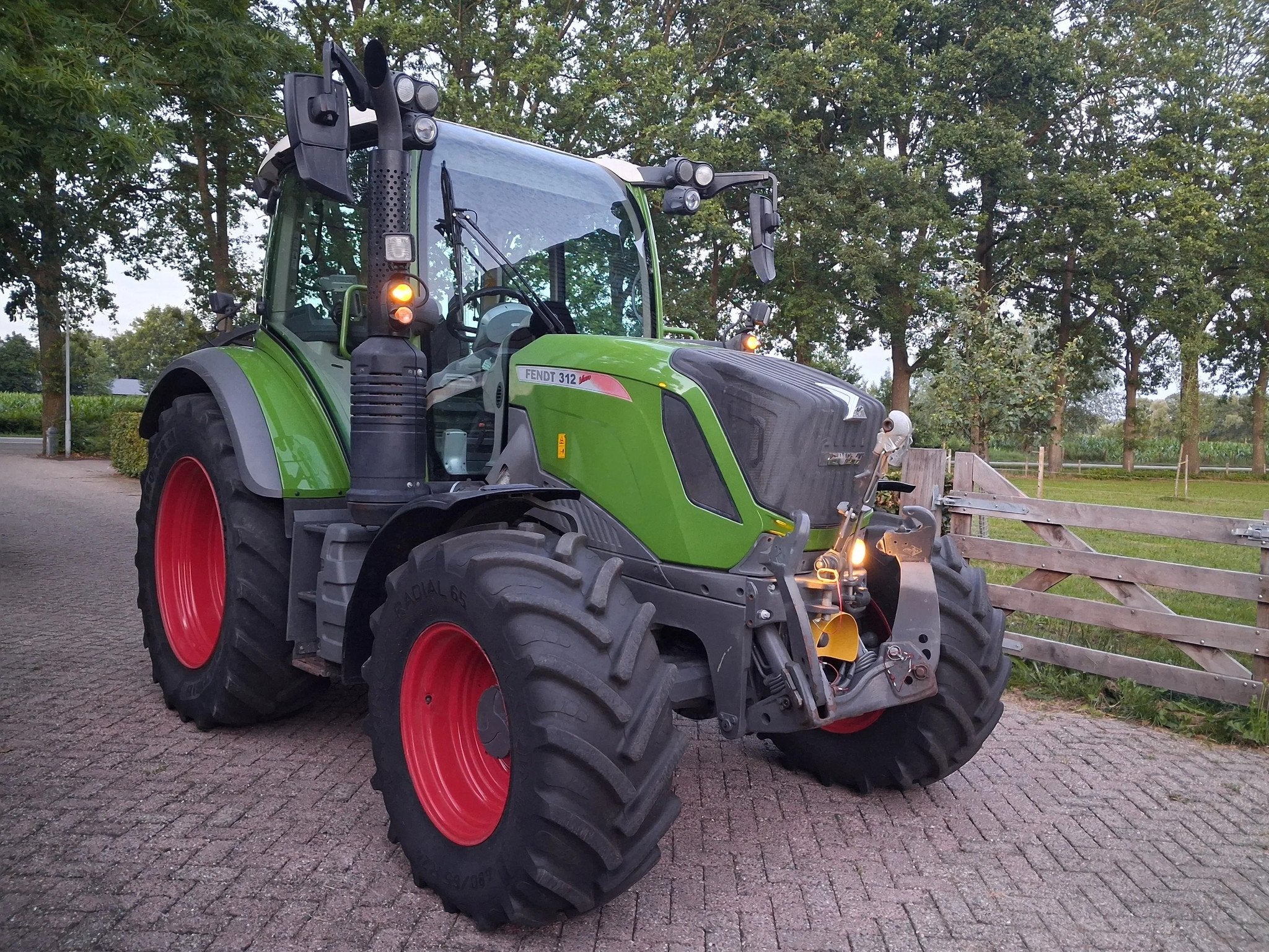 Fendt 312 vario profi Airco/Lucht/frondaftakas (bj 2017), Zakelijke goederen, Agrarisch | Tractoren, Gebruikt, Fendt, 5000 tot 7500
