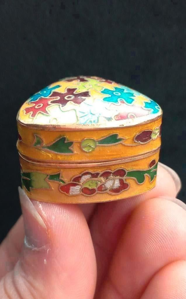 Chinese Cloisonne hartvormige Pillendoosje, Antiek en Kunst, Kunst | Overige Kunst, Ophalen of Verzenden