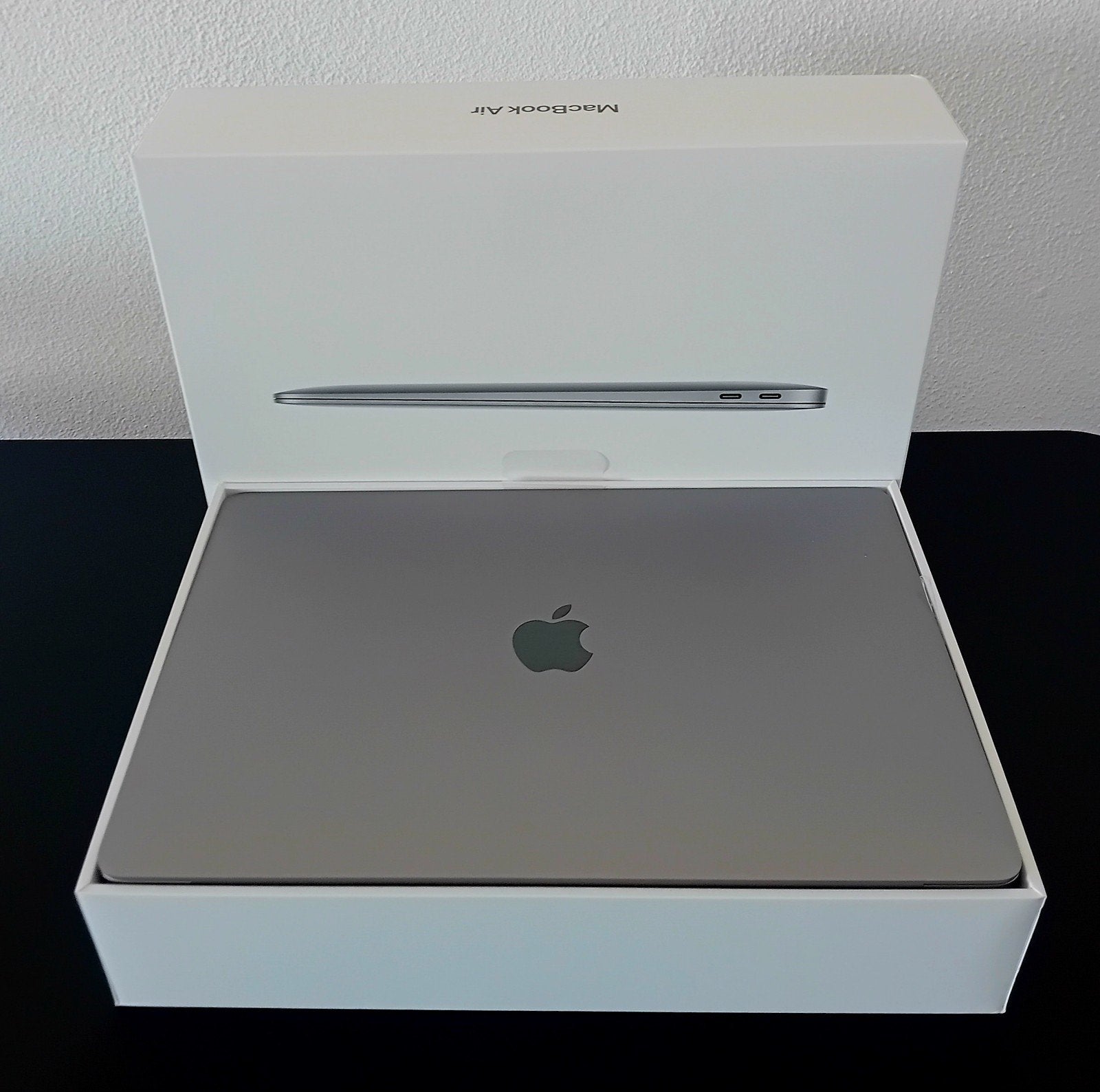MacBook Air M1 Space Grey 8GB / 256GB SSD

NIEUWSTAAT IN DOO, Ophalen, Zo goed als nieuw, 13 inch, MacBook Air