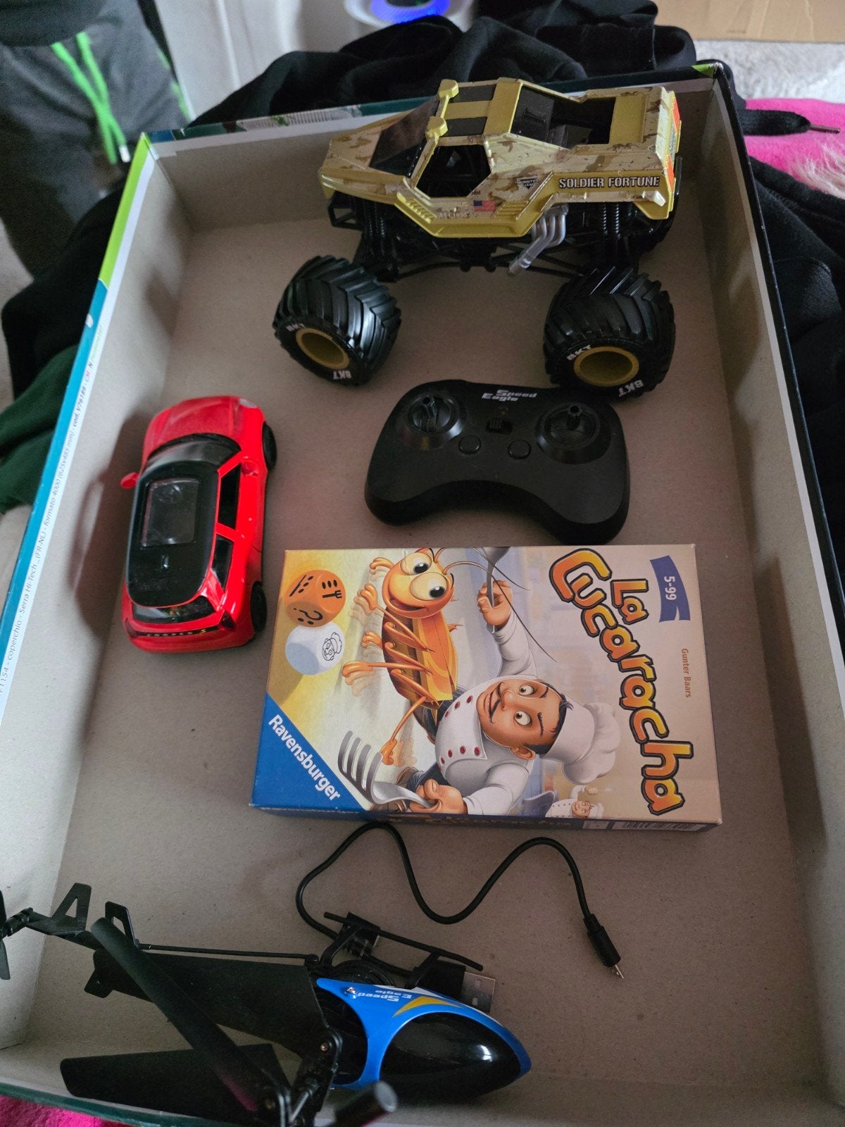 Speelgoedpakket: RC auto, helikopter en La Cucaracha, Ophalen of Verzenden, Zo goed als nieuw, Jongen of Meisje