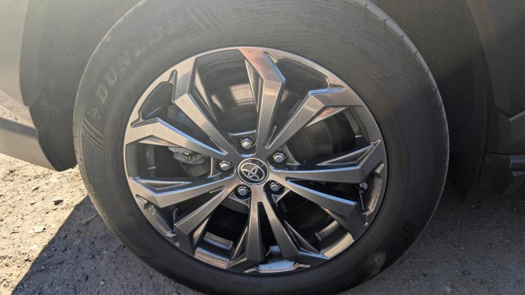 18'' Originele Toyota (Rav4) velgen Gunmetal met zomerbanden, Auto-onderdelen, 18 inch, Gebruikt, Banden en Velgen, Ophalen of Verzenden