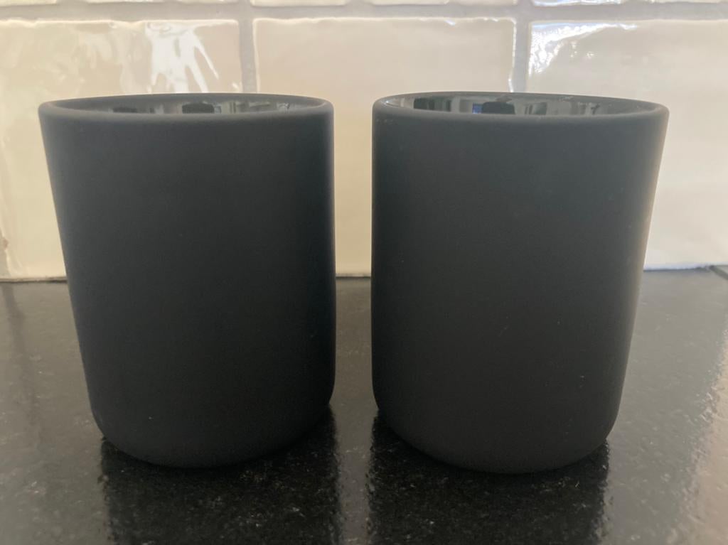 2 zwarte bekers voor tandenborstels / make-up; 10x8cm (lxØ), Ophalen of Verzenden, Zo goed als nieuw, Zwart, Overige typen