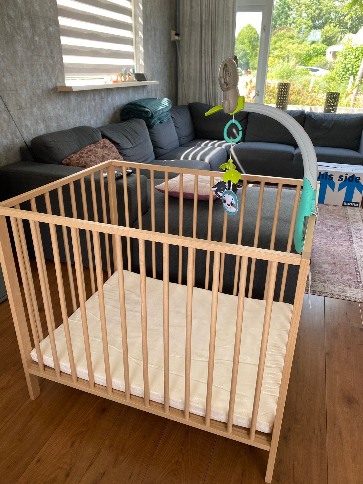 Prénatal box Elja Blank Gelakt met matras en mobiel, Kinderen en Baby's, Boxen, Ophalen, Zo goed als nieuw, Rechthoekig, In hoogte verstelbaar