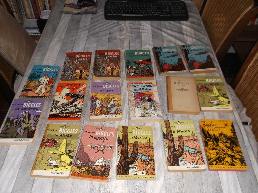 17 x biggles pockets, Ophalen of Verzenden, Gelezen