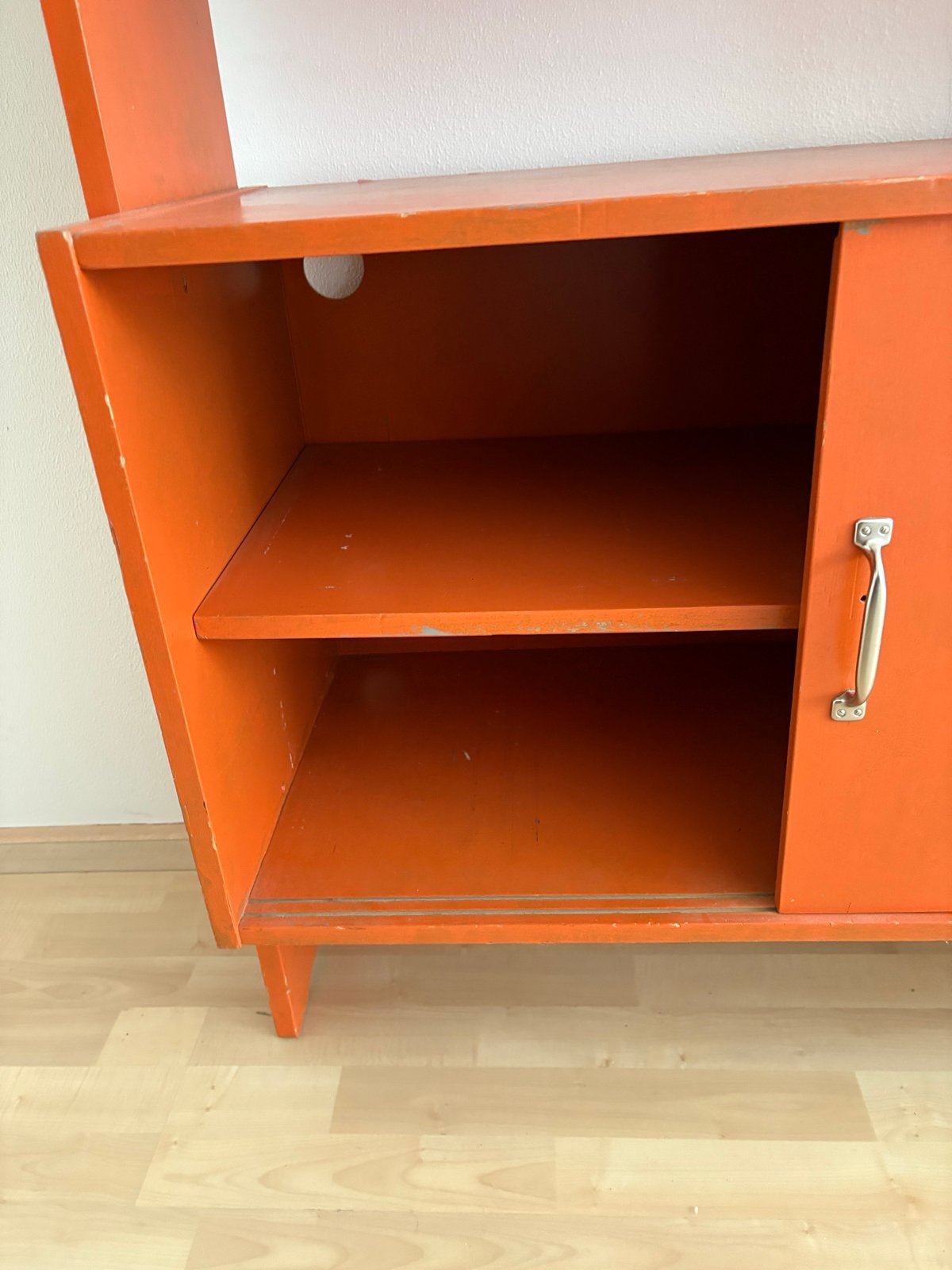 Vintage Oranje Boekenkast met Verstelbare Planken, Huis en Inrichting, Ophalen, Met plank(en), Gebruikt, 50 tot 100 cm