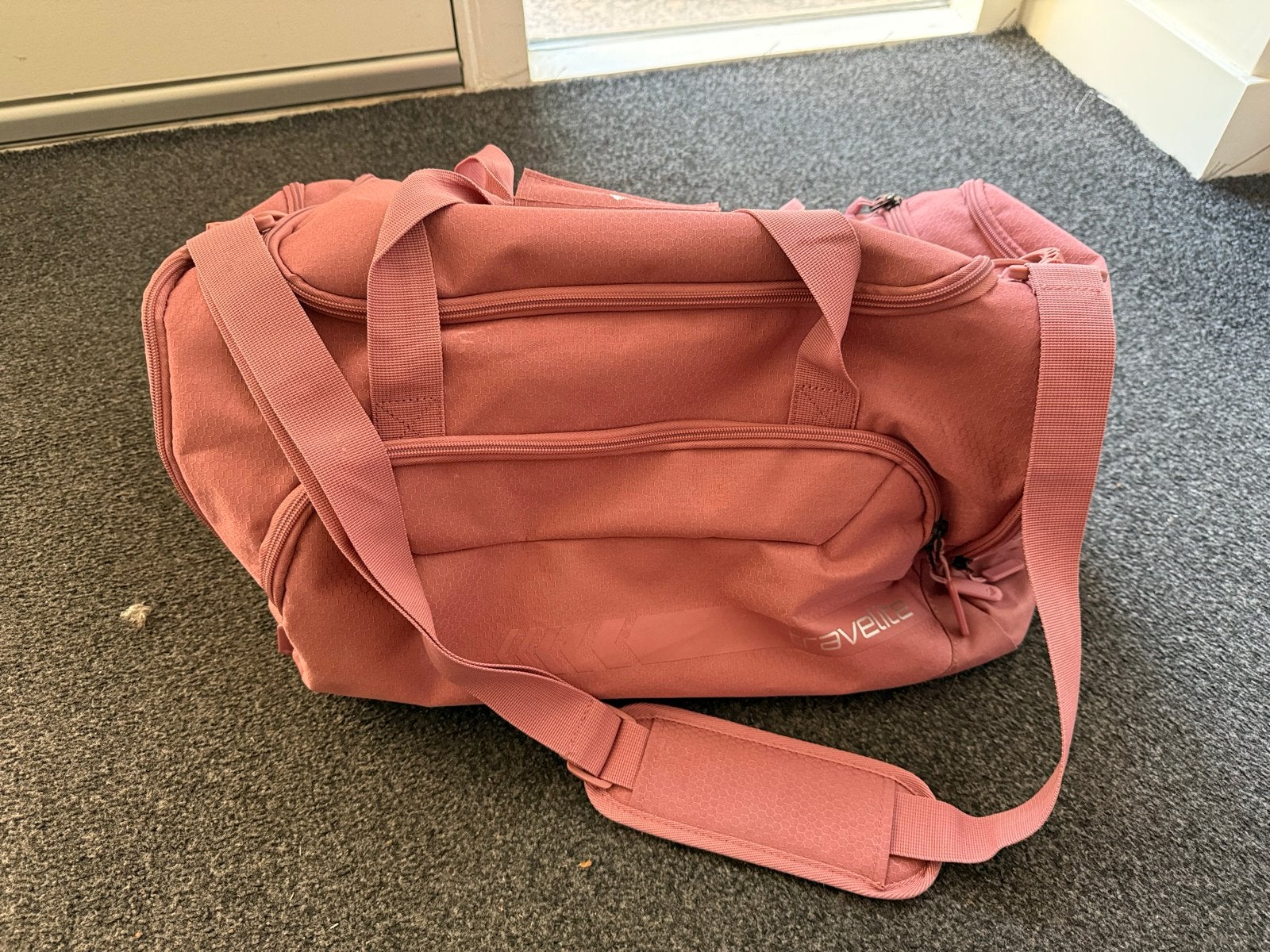 Travelite Kick Off Duffle M - Roze Reistas, Sieraden, Tassen en Uiterlijk, Tassen | Reistassen en Weekendtassen, 40 tot 60 cm