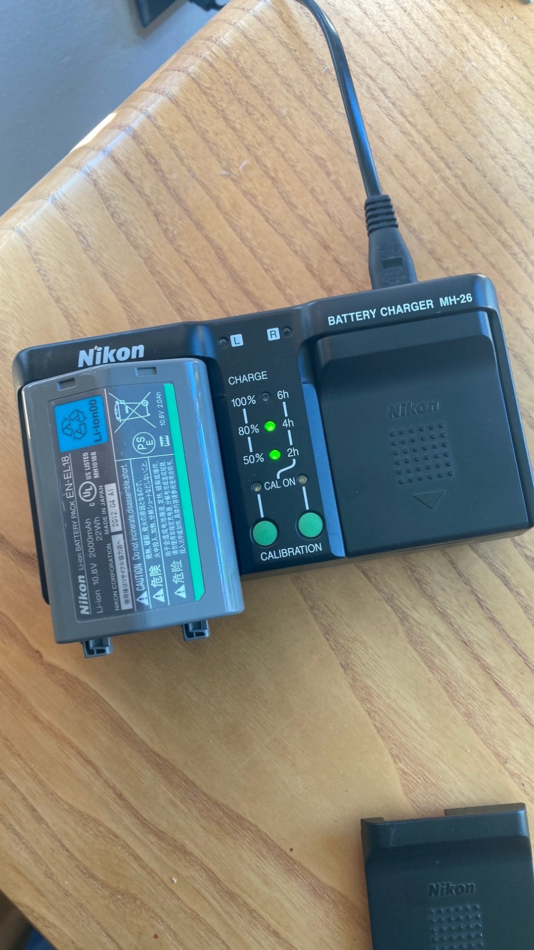 Nikon MH-26 Batterijlader voor EN-EL18 + 1 accu, Ophalen of Verzenden, Gebruikt