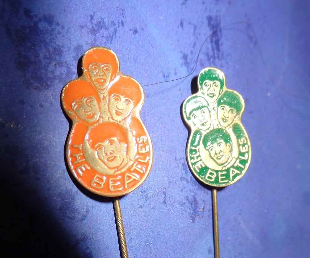 BEATLES 2 Moeilijk te vinden Beatles Speldjes, Verzamelen, Verzenden, Gebruikt, Overige onderwerpen, Speldje of Pin