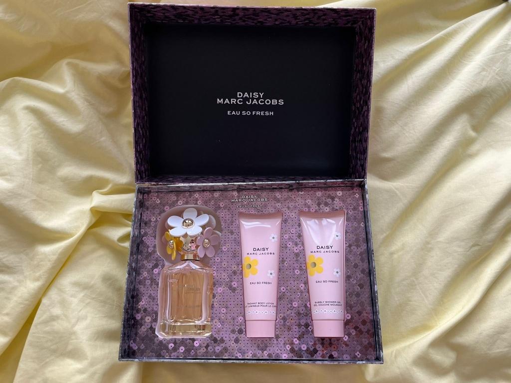 Daisy Marc Jacobs EAU SO FRESH giftset, Sieraden, Tassen en Uiterlijk, Uiterlijk | Parfum, Ophalen, Nieuw