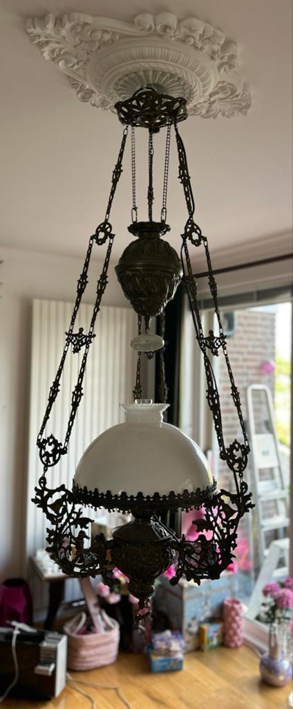 Antieke hanglamp met gedetailleerde messing afwerking, Antiek en Kunst, Antiek | Lampen, Ophalen