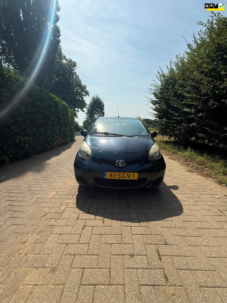 Toyota Aygo 1.0-12V Aspiration Green Navigator, Euro 5, Gebruikt, Zwart, 4 stoelen