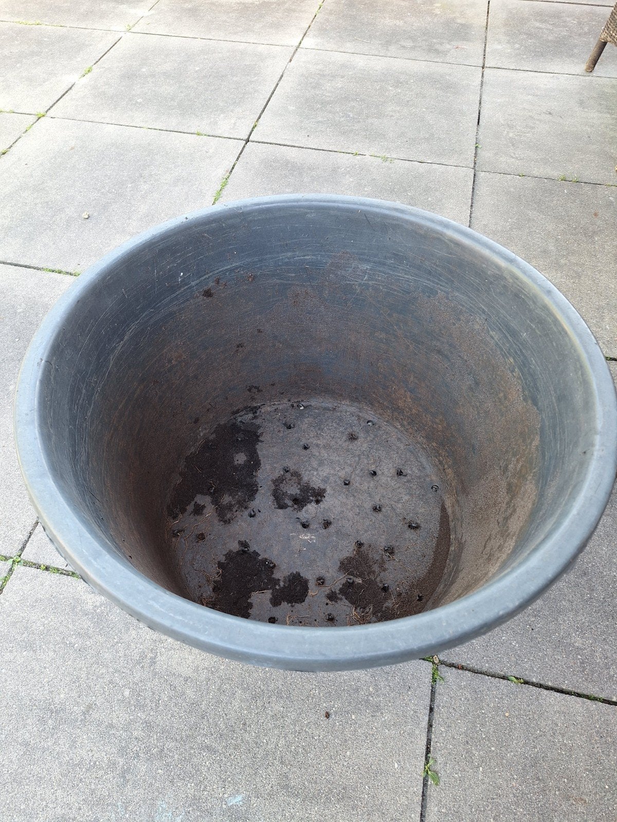 Grote kunststof kuip met drainagegaten voor planten, Ophalen, Kunststof, Gebruikt, Rond