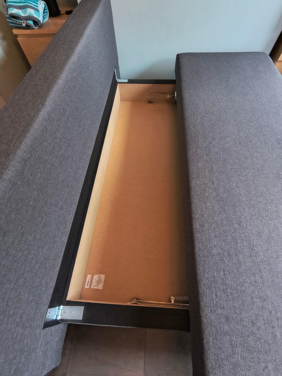 Foto 6 van Mooi grijs slaapbank met opbergruimte