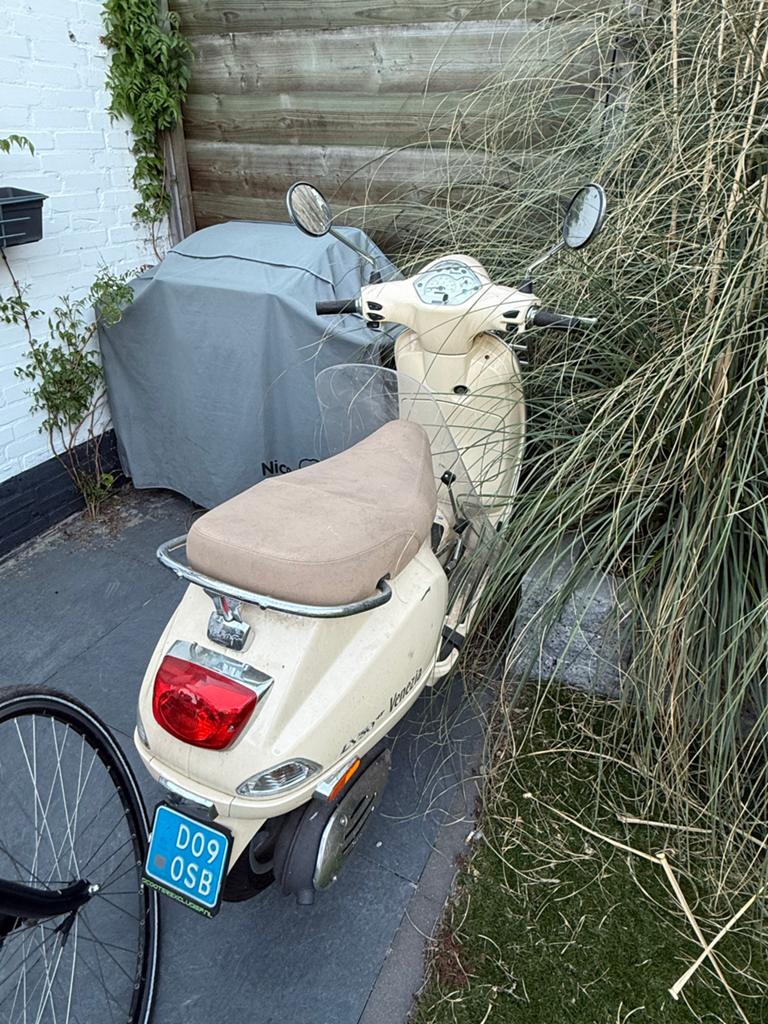 Vespa LX 50 Venezia - Opknapper, 6 jaar stilstand, Fietsen en Brommers, Scooters | Vespa, Ophalen, Gebruikt, Maximaal 45 km/u