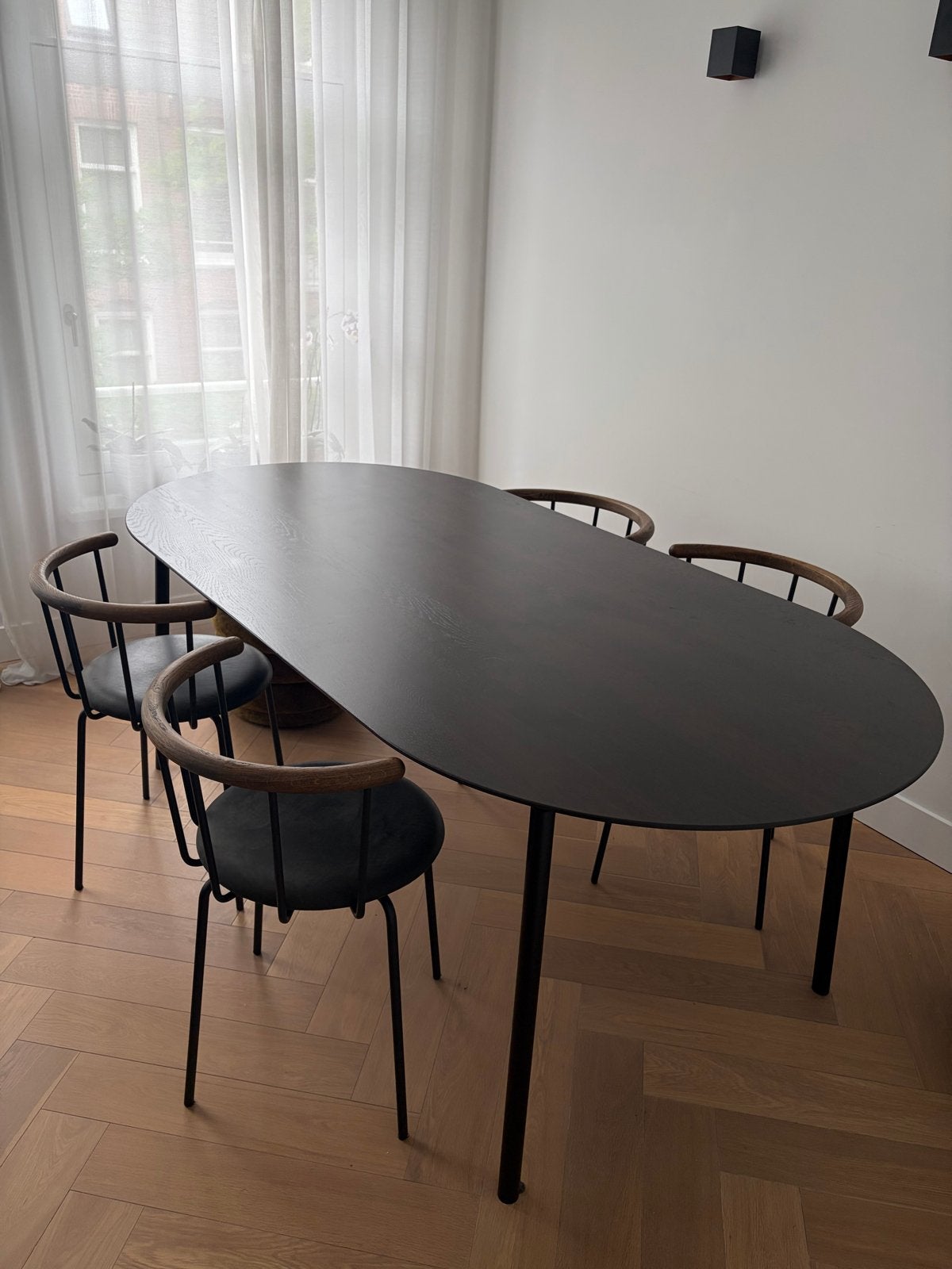 Studio Henk Oval Eiken gerookte beits eettafel 200x100 cm, Huis en Inrichting, Tafels | Eettafels, Ophalen, Gebruikt, Eikenhout