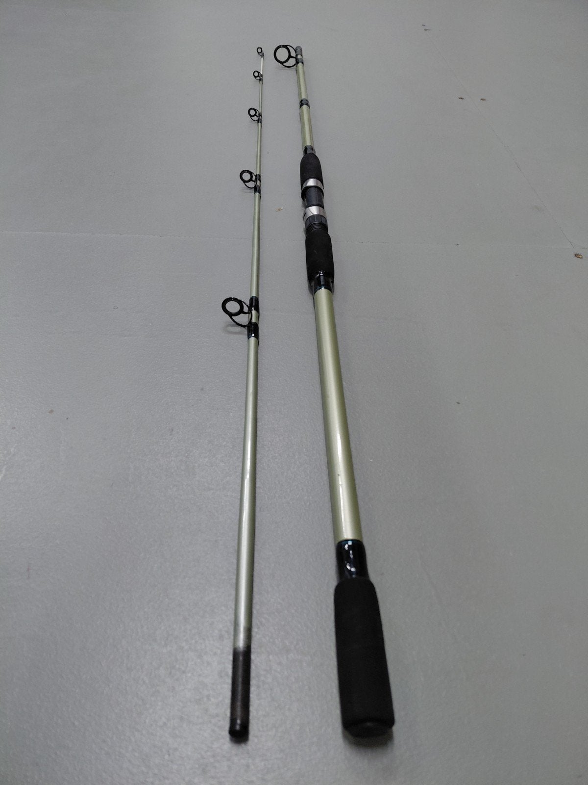 Als nieuwe Shakespeare spin / boot hengel 2.40m 2d. 40-100gr, Ophalen of Verzenden, Zo goed als nieuw, Werphengel