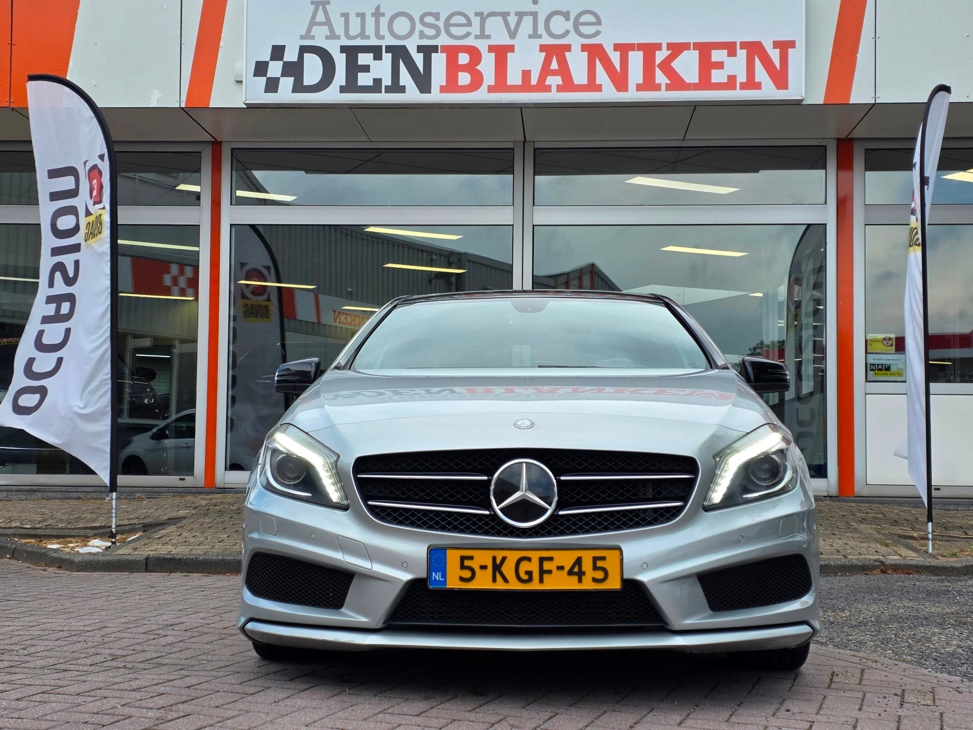 Mercedes-Benz A-klasse 180 Ambition AMG Automaat BJ.2012 / P, Auto's, Gebruikt, 4 cilinders, Leder en Stof, 122 pk