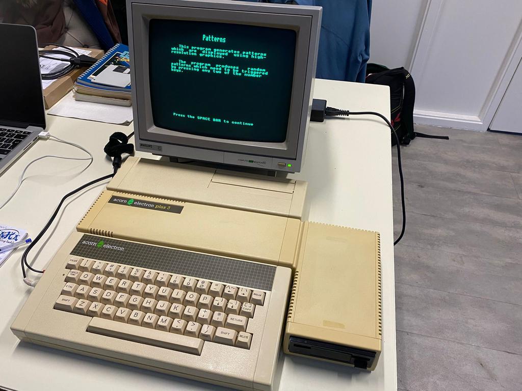Acorn Electron met Plus 3, Plus 1, AP5 en Philips monitor, Computers en Software, Ophalen