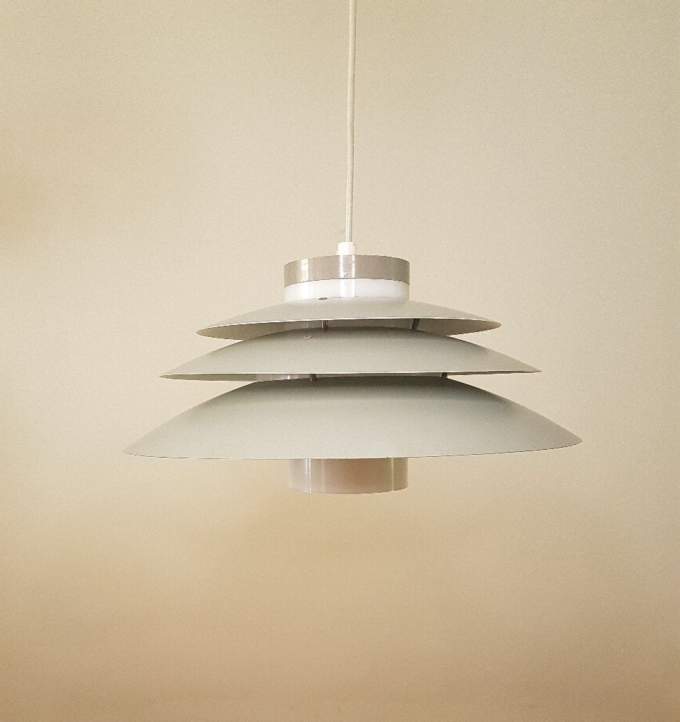 Deense schalenlamp van Bent Karlby voor Lyfa model Trenta, Vintage design, Mid Century modern, Deens design, Kunststof, Gebruikt