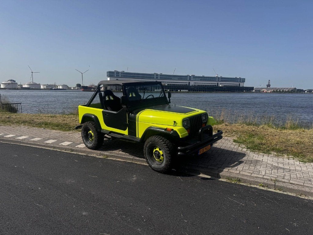 Jeep Wrangler YJ 1989 | Volledig gerenoveerd | APK 10-2027, Auto's, Jeep, Stof, Zwart, Bedrijf, Handgeschakeld