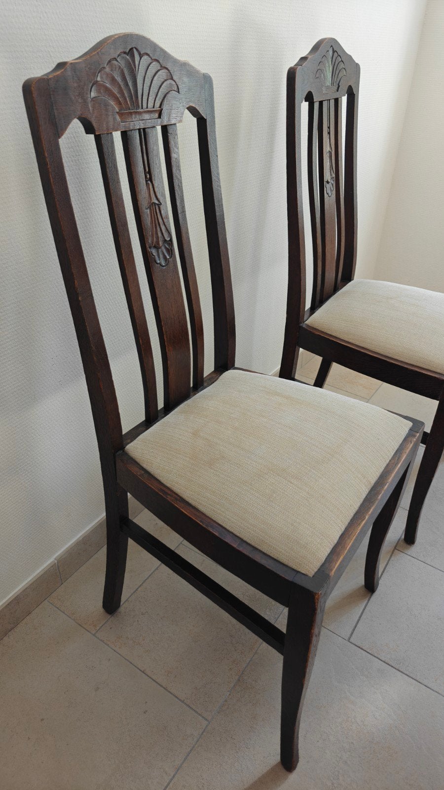 Set van 4 vintage stoelen met houtsnijwerk bruin, Antiek en Kunst, Ophalen