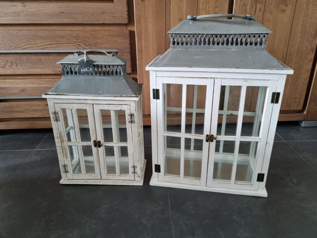 Set van 2 Witte Houten Lantaarns - Mica Decorations, Ophalen, 25 tot 50 cm, Zo goed als nieuw, Grijs