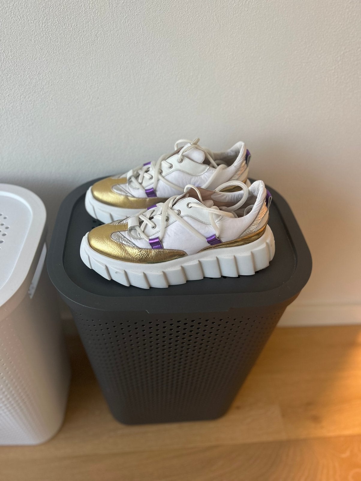 AGL sneakers, Verzenden, Zo goed als nieuw