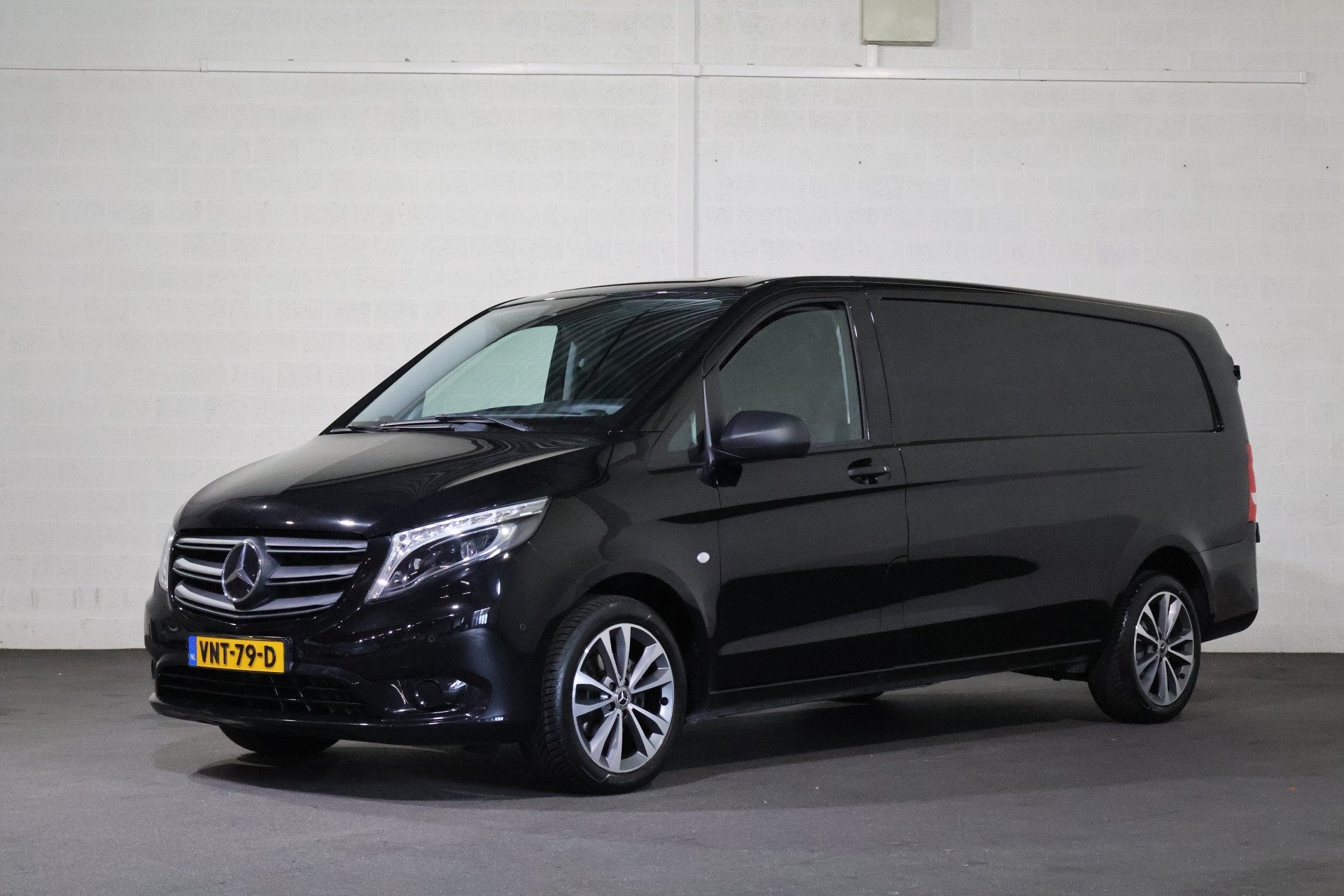 Mercedes-Benz Vito 114 CDI XL Automaat (bj 2022), Gebruikt, Euro 6, Zwart, Bedrijf