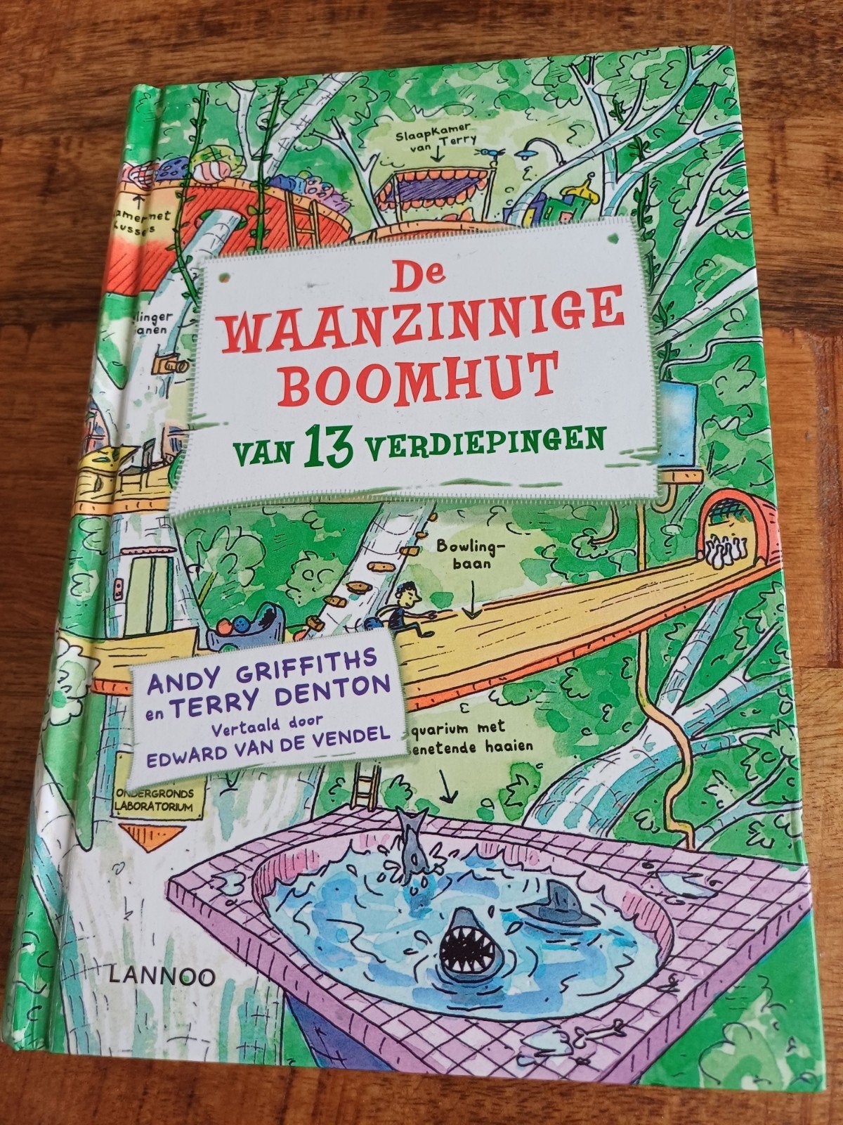 De waanzinnige boomhut van 13 verdiepingen, Andy Griffiths en Terry Denton, Ophalen of Verzenden, Zo goed als nieuw, Fictie