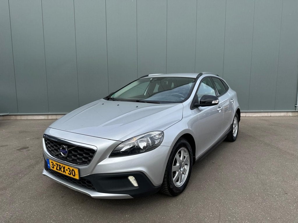 Volvo V40 Cross Country 1.6 D2 Momentum TREKHAAK | ONDERHOUD, Auto's, Volvo, Voorwielaandrijving, Euro 5, 1287 kg, 4 cilinders
