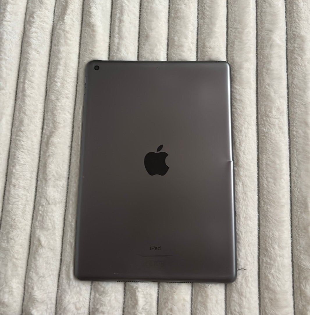 iPad 9e generatie (werkt nog, scherm kapot), Apple iPad, Zo goed als nieuw, Ophalen, 10 inch