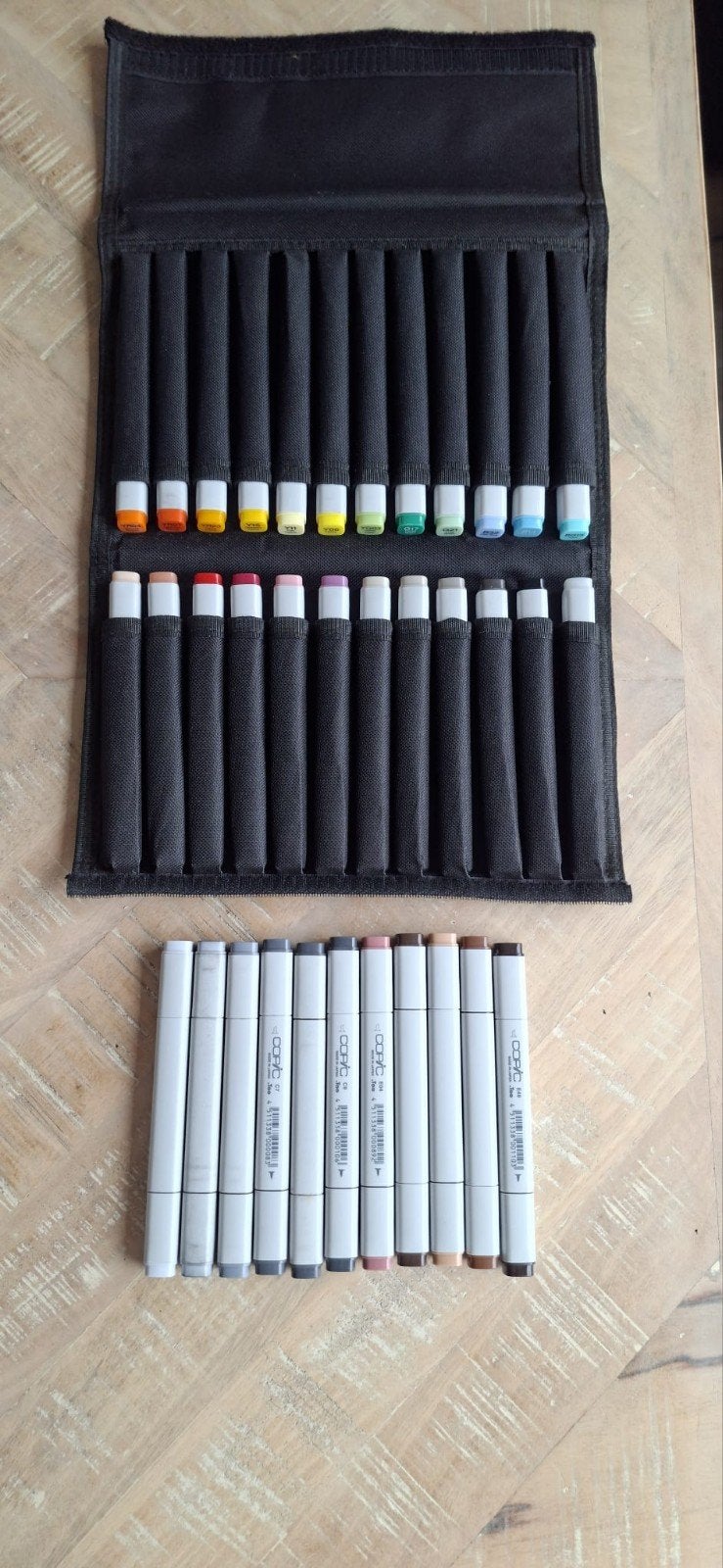 Copic markers - 35 stuks inclusief etui, Ophalen of Verzenden, Zo goed als nieuw, Potlood of Stift