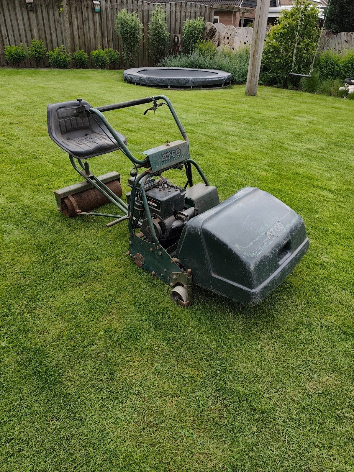Atco kooigrasmaaier met wals en zitje - Opknapper, Tuin en Terras, Ophalen, Gebruikt, Atco, Benzine-grasmaaier