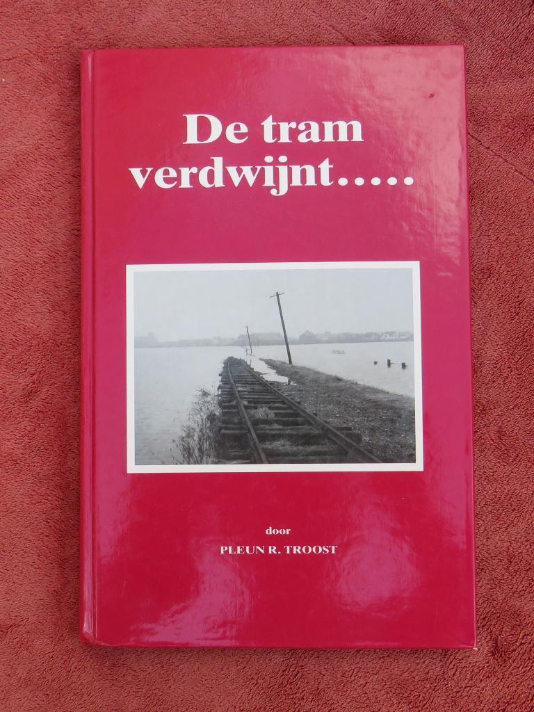 RTM. De tram verdwijnt, Verzamelen, Spoorwegen en Tramwegen, Zo goed als nieuw, Tram, Boek of Tijdschrift, Ophalen of Verzenden