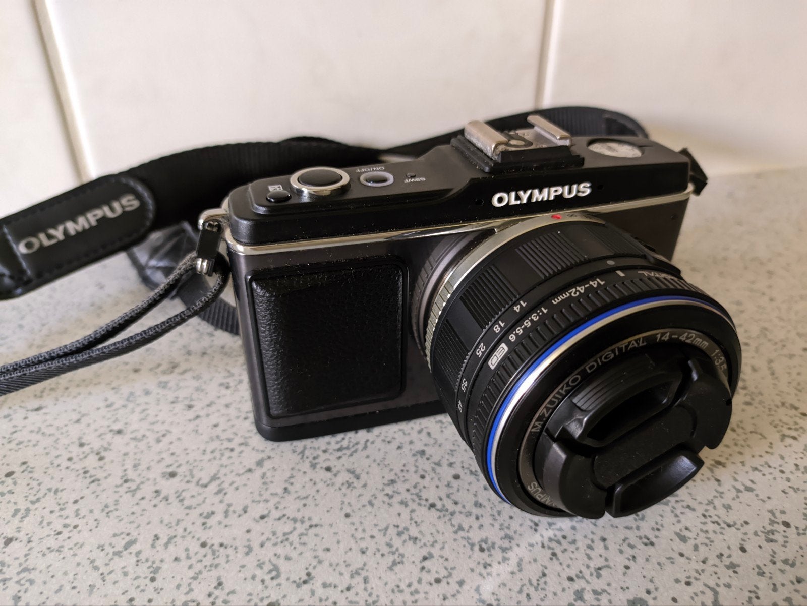 Olympus PEN E-P2 Camera + M.Zuiko Digital 14-42mm lens, Lensdop, 12 megapixels, Ophalen of Verzenden, Zo goed als nieuw