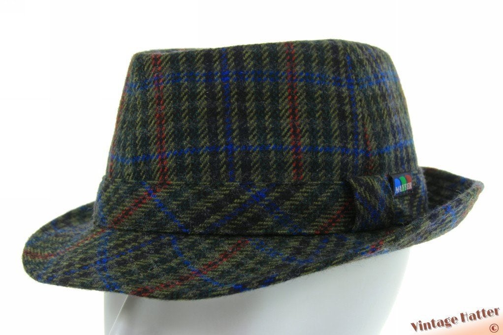 Vissers trilby Mayser groen met rode blauwe strepen wol 59, Ophalen of Verzenden, Zo goed als nieuw, 58 of 59 cm (L, 7¼ of ⅜ inch)
