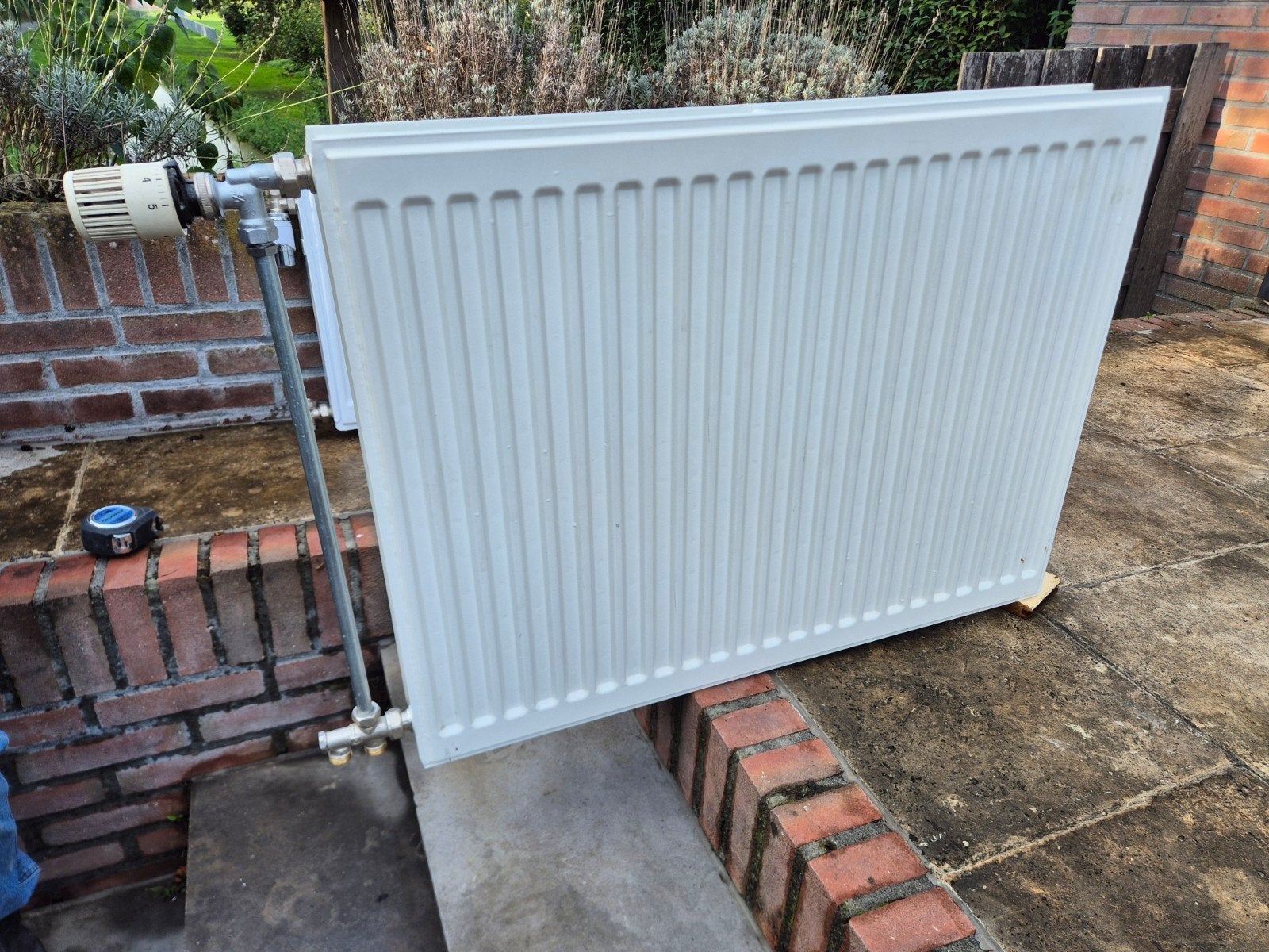 Radiator 80x10x60cm met 2 vinnen, 1 paneel + thermostaatknop, Doe-het-zelf en Verbouw, Ophalen, 30 tot 80 cm, Gebruikt, Radiator