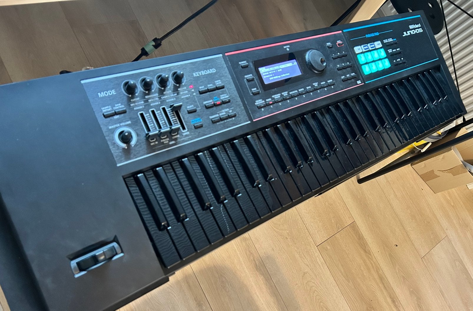 Roland Juno DS61 Black Edition, Muziek en Instrumenten, Synthesizers, Ophalen, Zo goed als nieuw, 61 toetsen, Overige merken